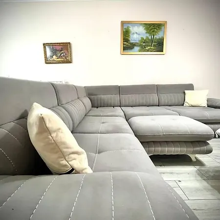 Garden City Center - Parking In The Heart Of - 3 Min From New Bazar & Main Square Tirana