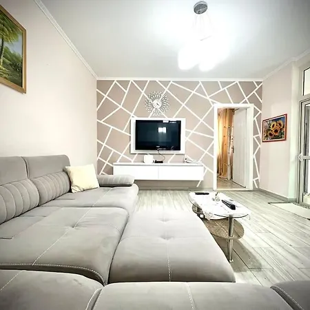 Garden City Center - Parking In The Heart Of - 3 Min From New Bazar & Main Square Tirana